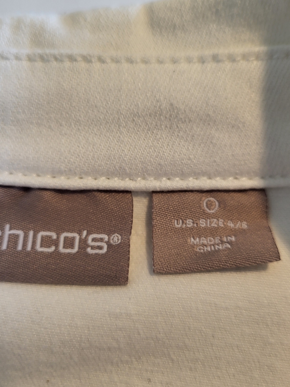 Chico's Size 0 Reg. 4/6 White Fitted Jean Jacket Long Sleeve Soft - Picture 6 of 7